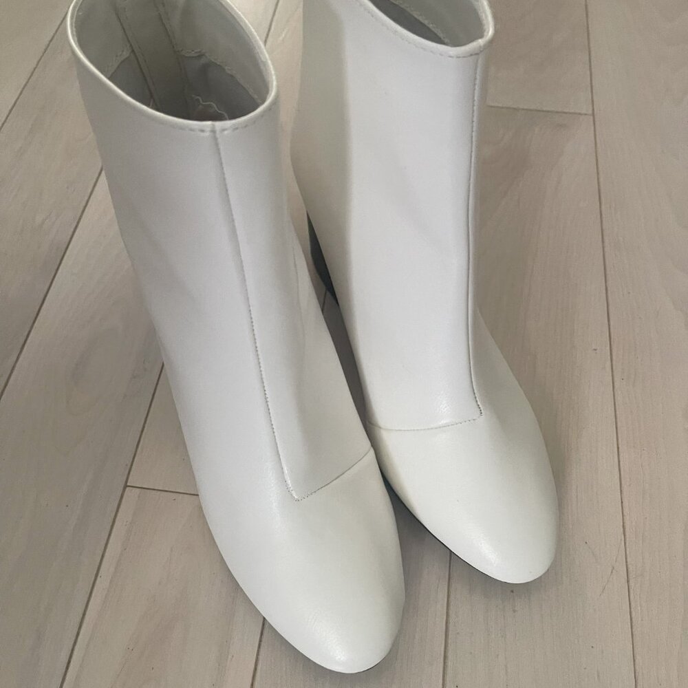 Quipid White Ankle Booties New Condition
